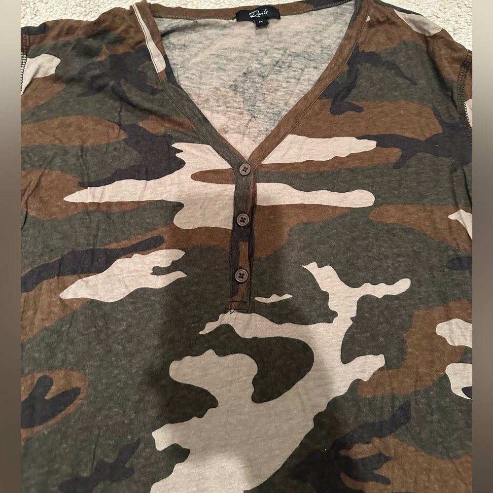 Rails camo v neck top size medium